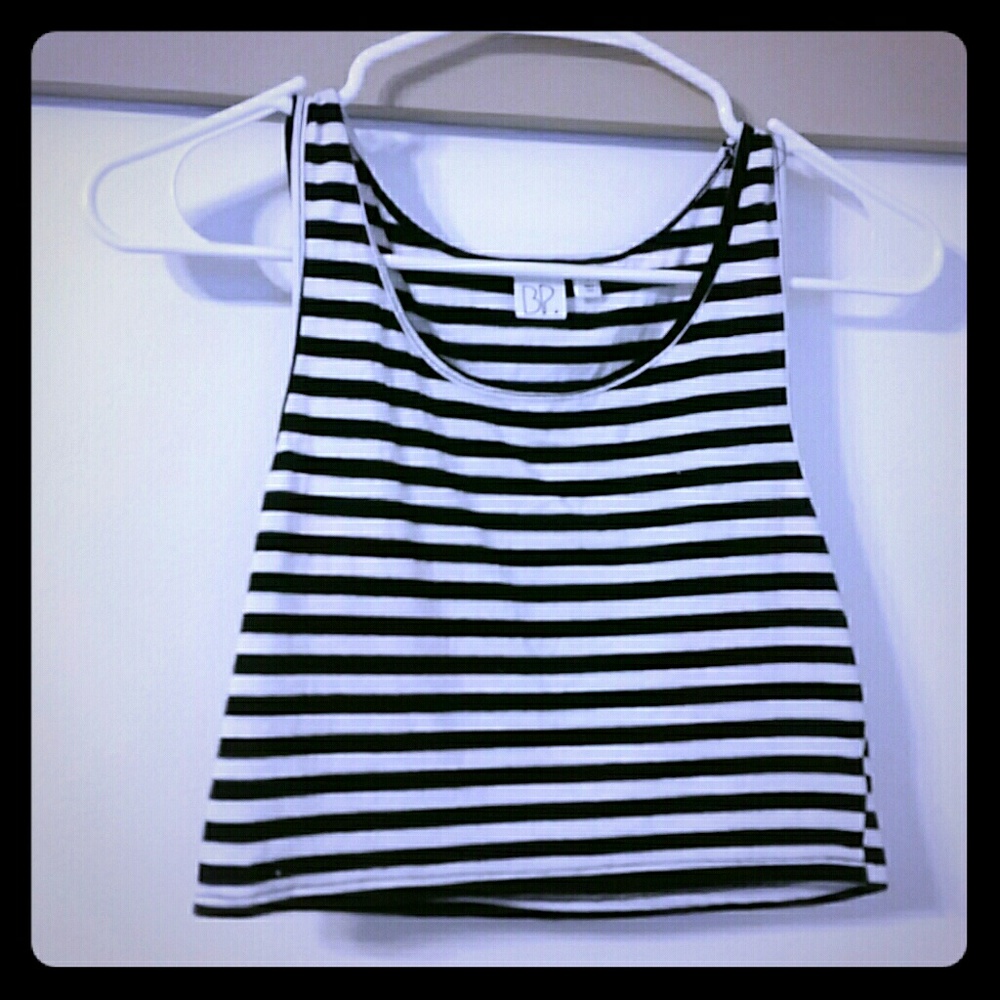Short fun crop top... Fun for summer activities..